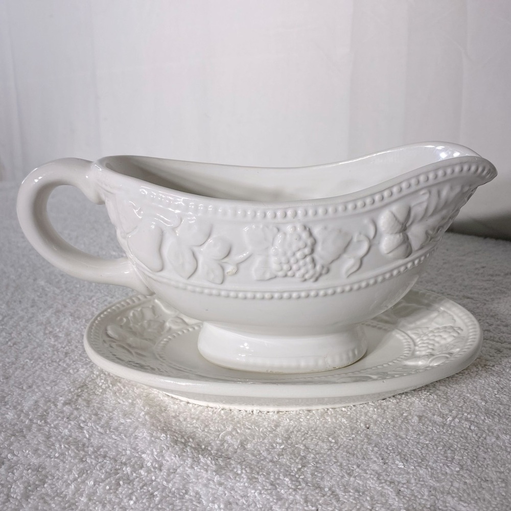 Signature Harvest White Ceramic Embossed Gravy Boat W Under Plate
